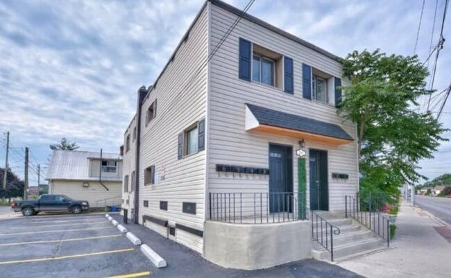 Building Photo - 292 Welland Ave