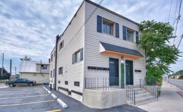 Building Photo - 292 Welland Ave