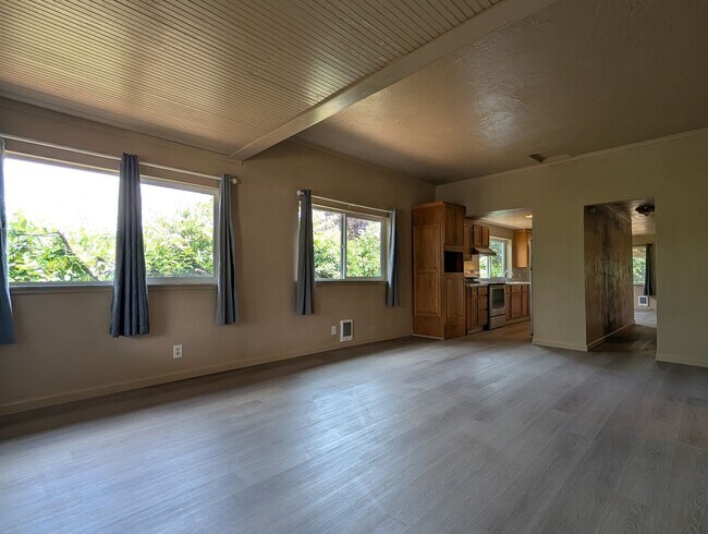 Building Photo - Great 3 bed/1bath home in Springfield!