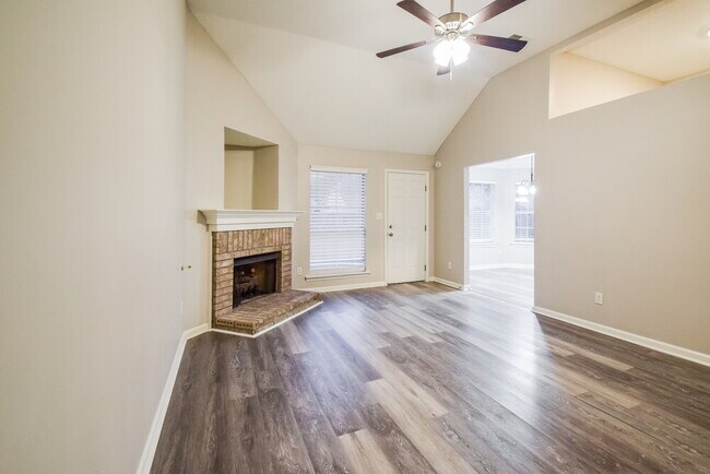 Foto del edificio - 10283 Green Moss Dr N