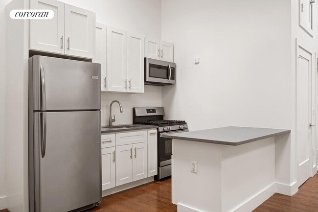 Foto del edificio - 241 Bedford Ave