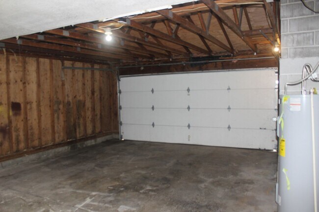 Building Photo - 3 Bedroom Ranch