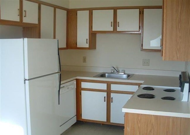 Building Photo - 1 br, 1 bath House - 1747 LONG DRIVE