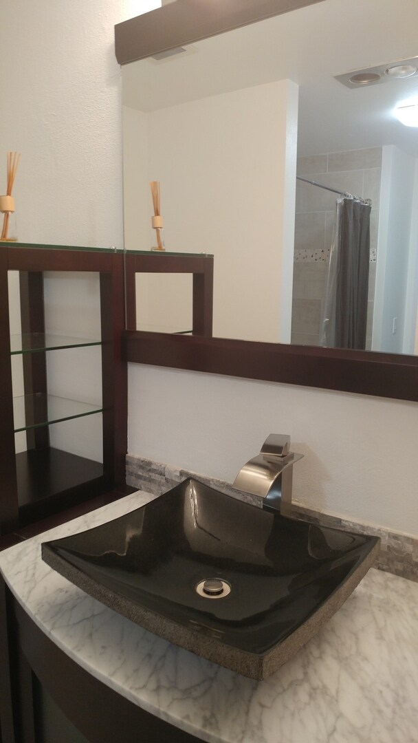 Foto del edificio - Gorgeous La Costa Condo!!