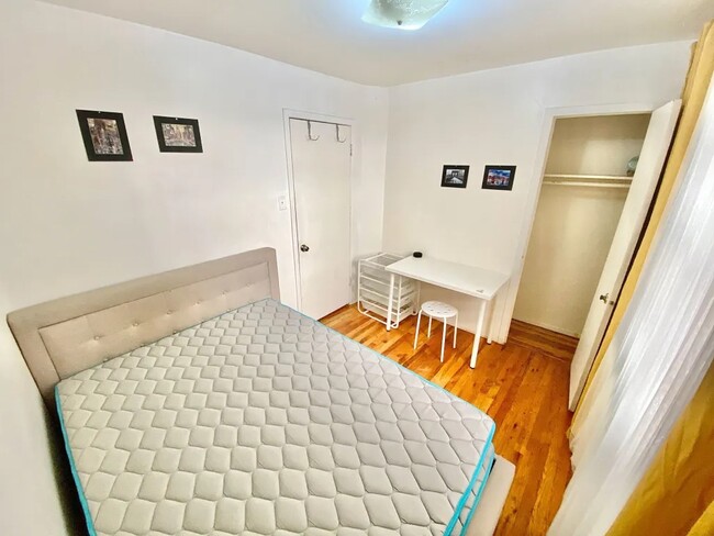 Foto del edificio - Furnished room/NOT APARTMENT