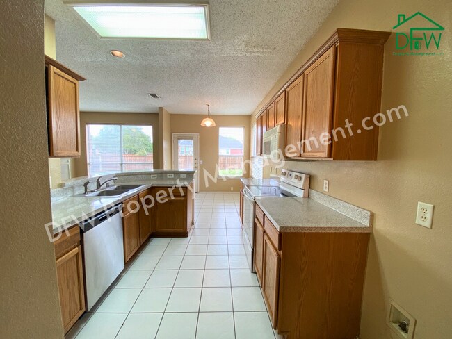 Foto del edificio - 2805 Crater Lake Ln