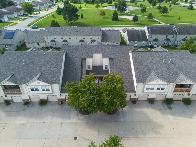 Building Photo - 2 BED / 2 BATH CONDO IN SOUTHWEST CHAMPAIG...