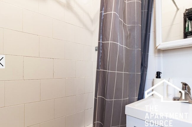 Photo - 908 W Belle Plaine Ave Apartment