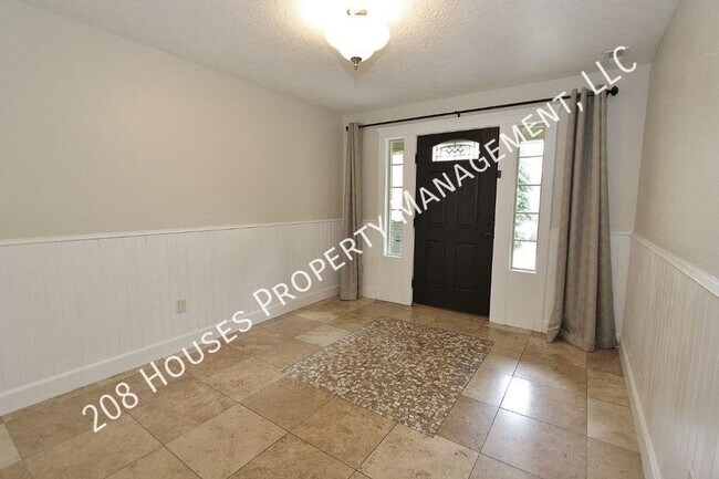 Building Photo - Immaculate Townhouse in Pepperwood Estates