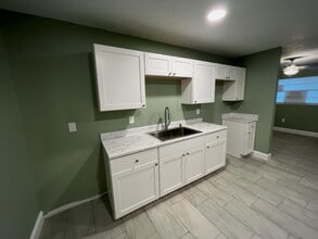 Building Photo - 1108 W Lime St
