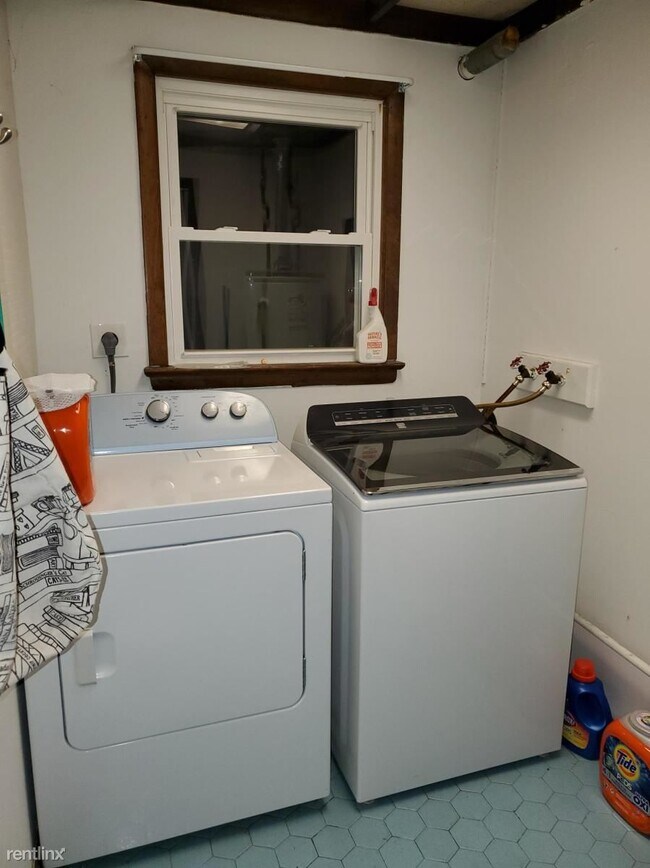 Foto del edificio - 3 br, 2 bath House - 72A Franklin Ave