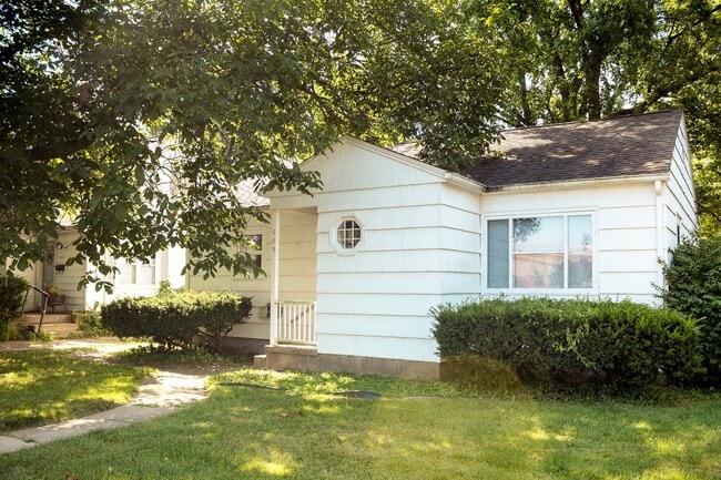 3 Bedroom 1 Bath Near Campus - 3 Bedroom 1 Bath Near Campus House