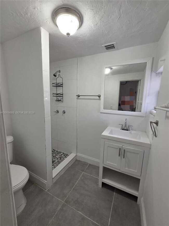 Foto del edificio - 1945 NW 24th Ct