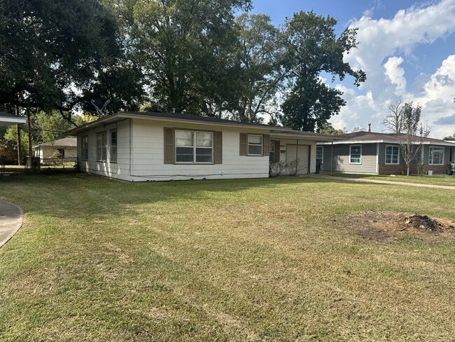 Foto del edificio - 5625 Shivers Dr