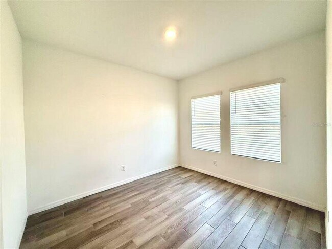 Foto del edificio - 2078 Derwent Dr