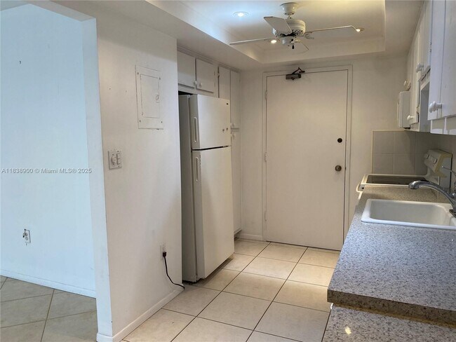 Foto del edificio - 18031 Biscayne Blvd