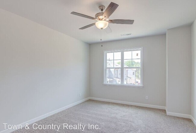 Building Photo - 3 br, 2.5 bath House - 1057 N. Main Street