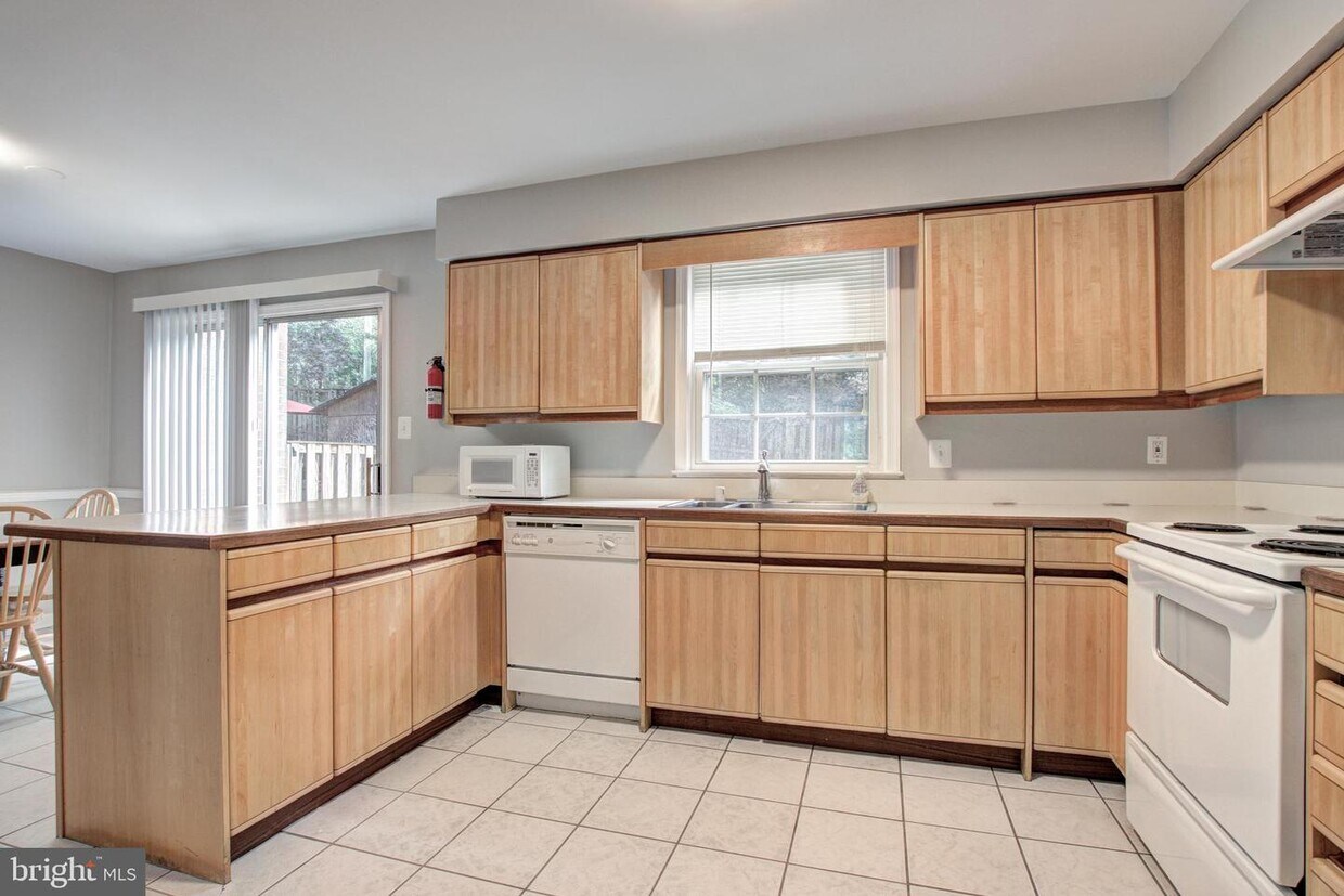Foto principal - 4685 Forestdale Dr