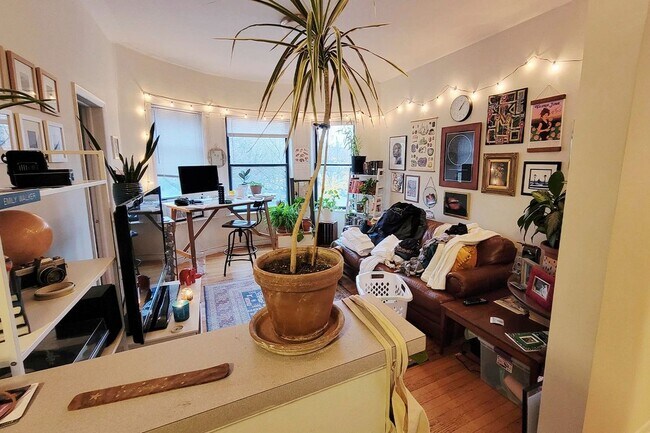 Foto del edificio - 923 W Waveland Ave