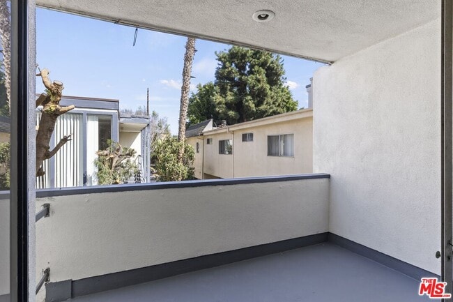 Foto del edificio - 1233 Barry Ave
