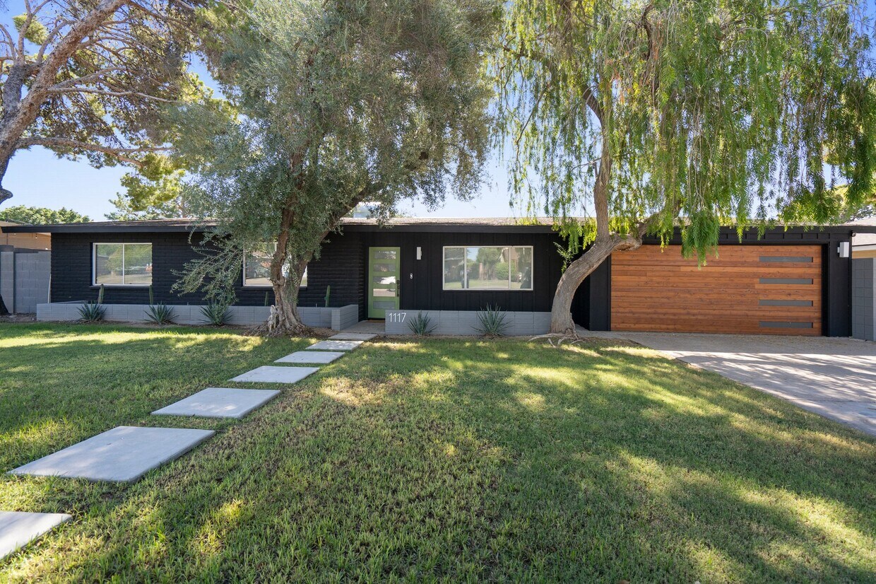 Foto principal - 1117 E Nicolet Ave