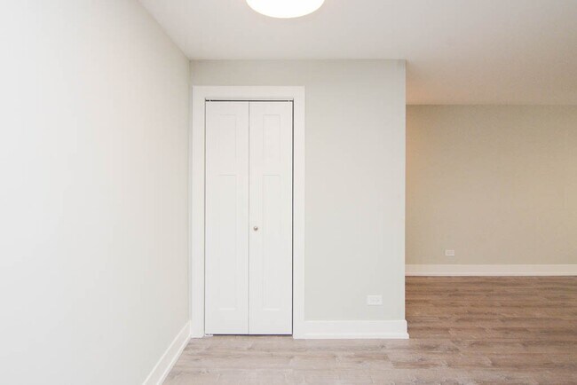 Foto del edificio - 448 W Barry Ave