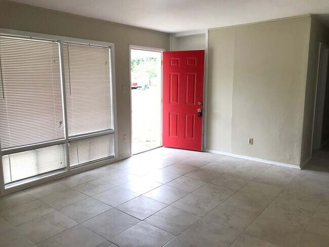 Building Photo - 2115 Pullman Cir