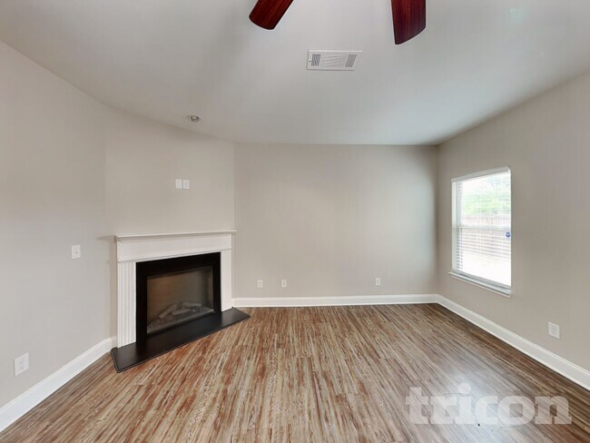 Building Photo - 120 Leland Ln