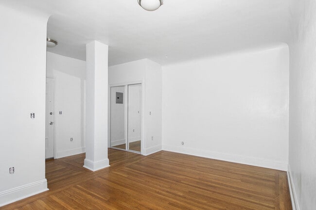 Interior Photo - 781 O'Farrell