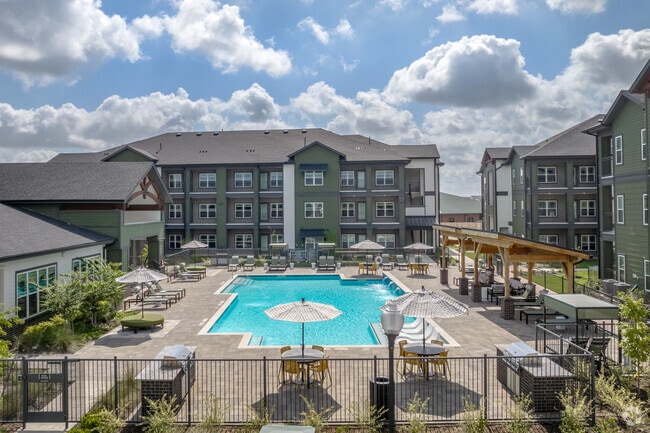Building Photo - Saxon Pond Flats