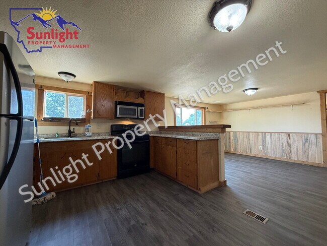 Foto del edificio - Updated 3 Bedroom Mobile Home - Large Fenced Yard - Fromberg, MT