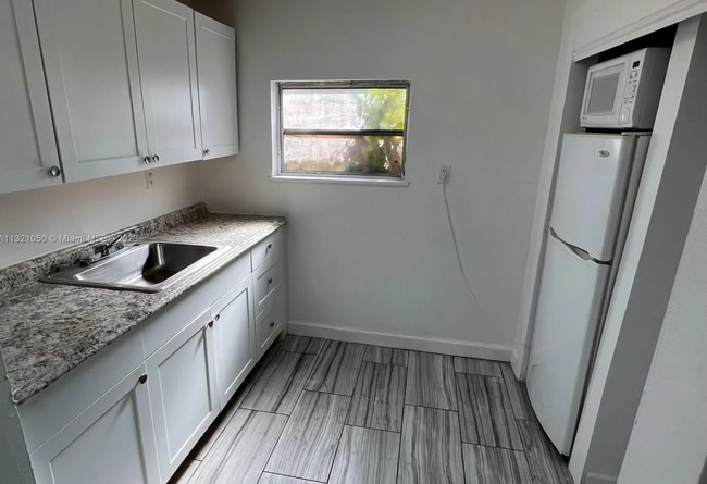 Foto del edificio - 6782 SW 25th St