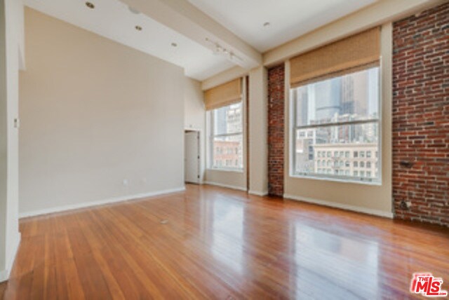 Foto del edificio - 257 S Spring St