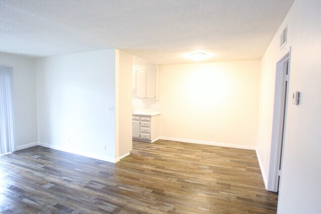 Foto del edificio - 5035 Coldwater Canyon Ave