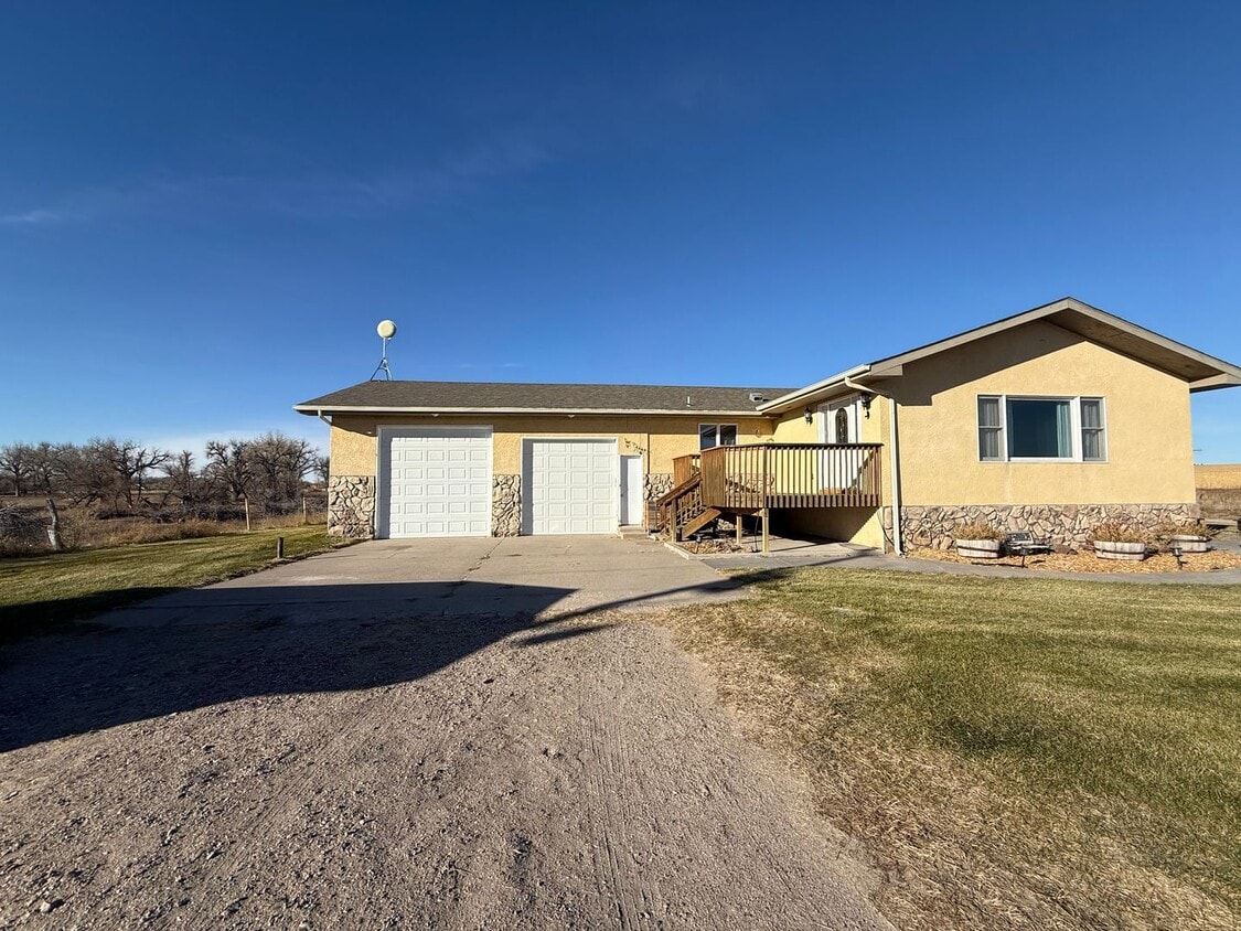 Primary Photo - Spacious, four-bedroom, two-bathroom, coun...