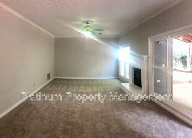 Foto del edificio - 740 Trellis Pond Ct
