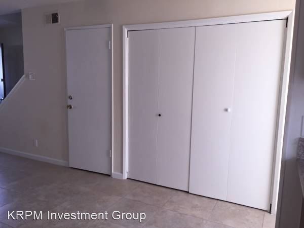 Building Photo - 2 br, 1.5 bath House - 9786 Continental Dr