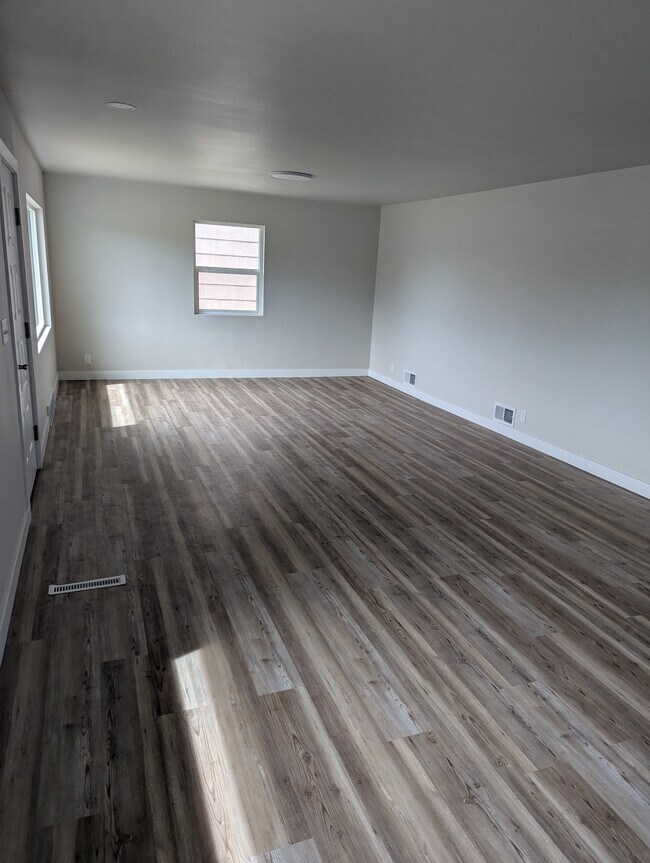 Foto del edificio - 1823 Alderson Ave