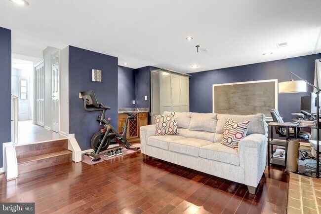 Building Photo - 18 S Montana St