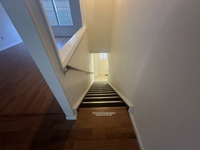 Building Photo - Two Bed One Bath Upstairs Apartment Within...