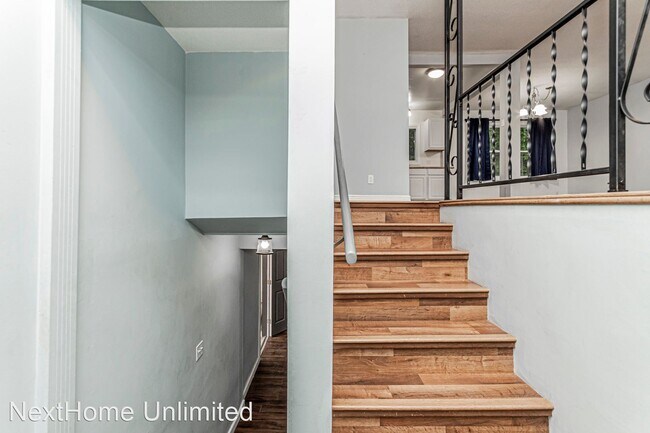 Building Photo - 4 br, 2.5 bath House - 727 Oakhill Dr