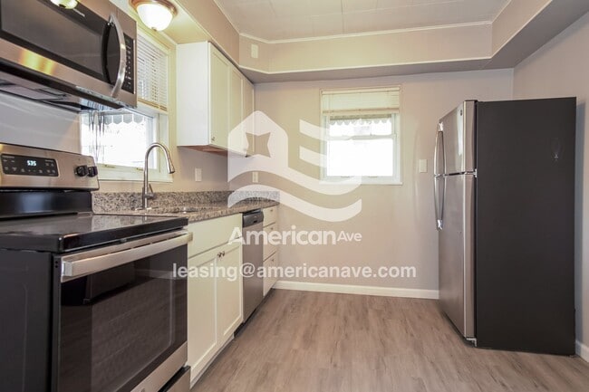 Foto del edificio - 1260 Summerlea Ave