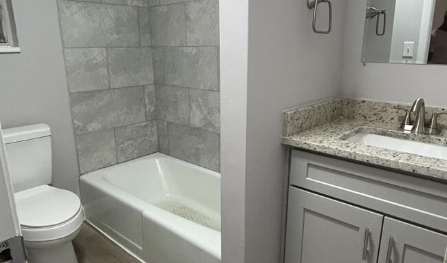 Foto del edificio - 5747 Luella St