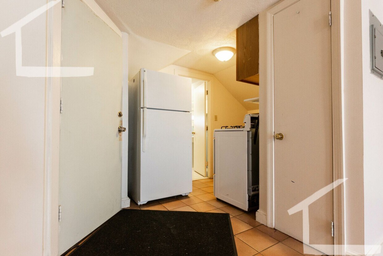 Building Photo - Utilities Included (Gas, Electric, Heat/Hot Water)! Great Value Studio