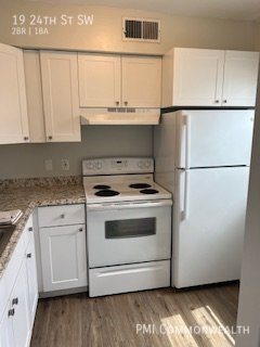Building Photo - 2 Bed / 1 Bath Apartment (Available Now)