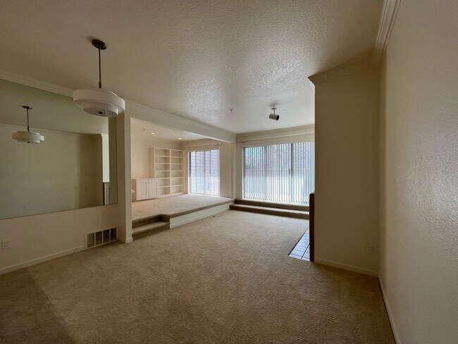 Foto del edificio - Updated 1 Bed 1 Bath Condo-Available Now! ...