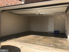 Building Photo - 3680 Chippendale Cir