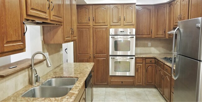 Foto del edificio - Amazing 2-Story 4 Bdr 3 Bath Family Home i...
