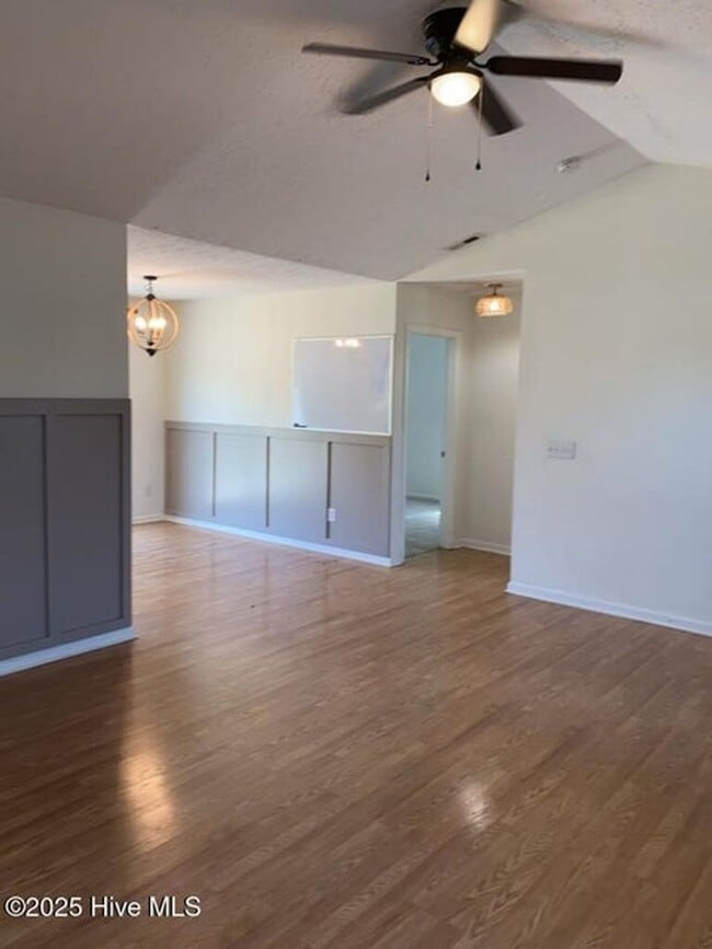 Foto del edificio - 206 Red Carnation Dr