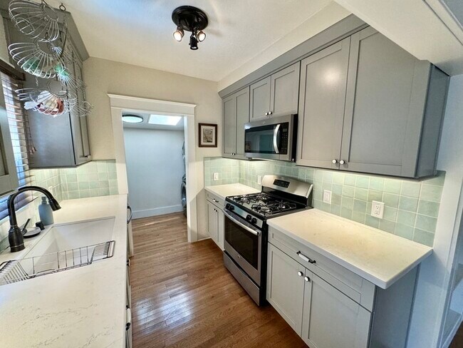 Foto del edificio - Charming 2-Bedroom Home with Modern Upgrades in Downtown Long Beach